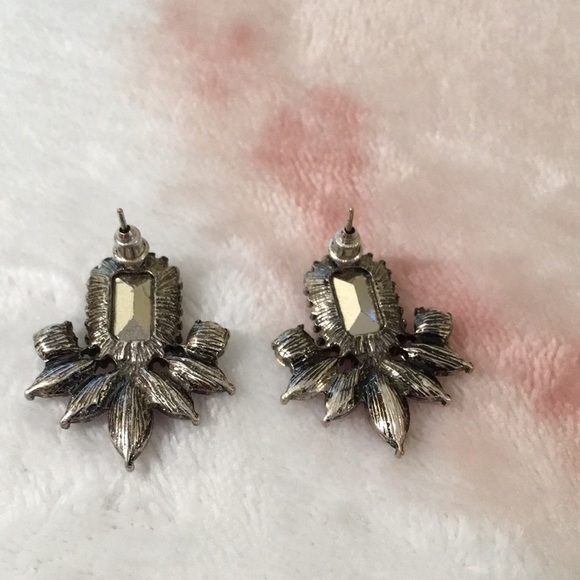 Pink Rhinestone Fashion Pierced Earrings NWT - Picture 4 of 5